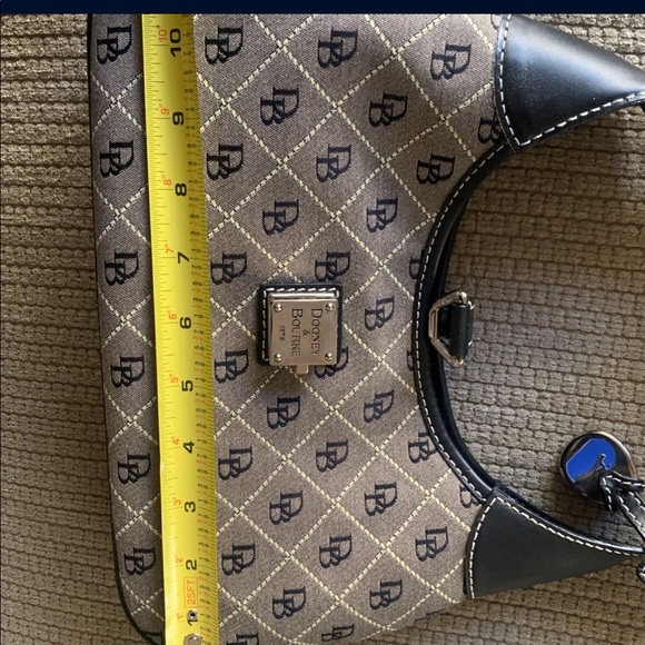 Dooney and Bourke purse - Picture 5 of 6
